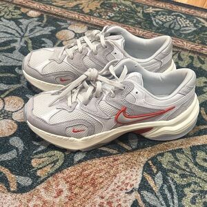 Nike AL8 White and Red Size 9 Almost new in box